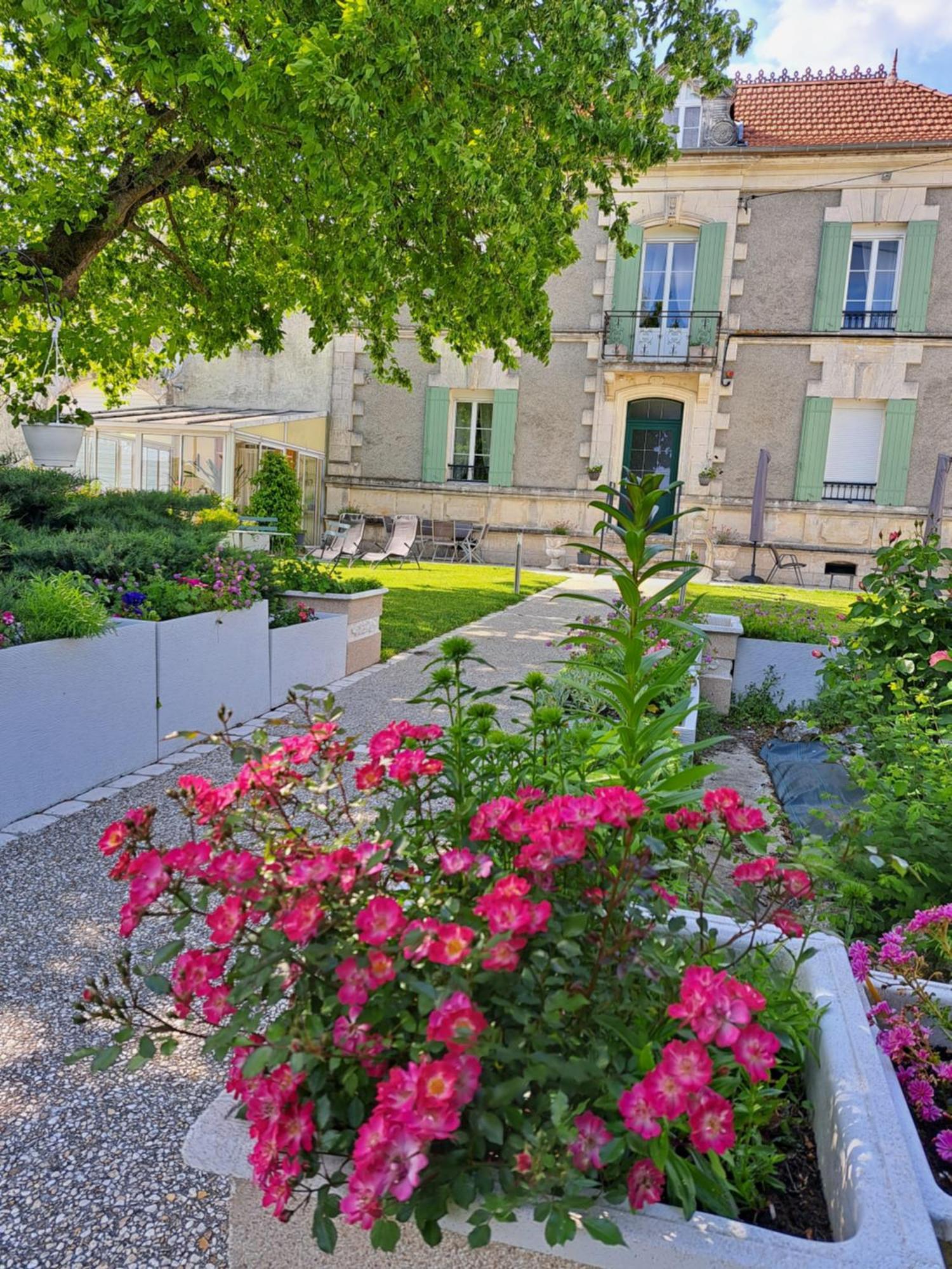 La Metairie Au Milieu Des Vignes Διαμέρισμα Réaux Εξωτερικό φωτογραφία