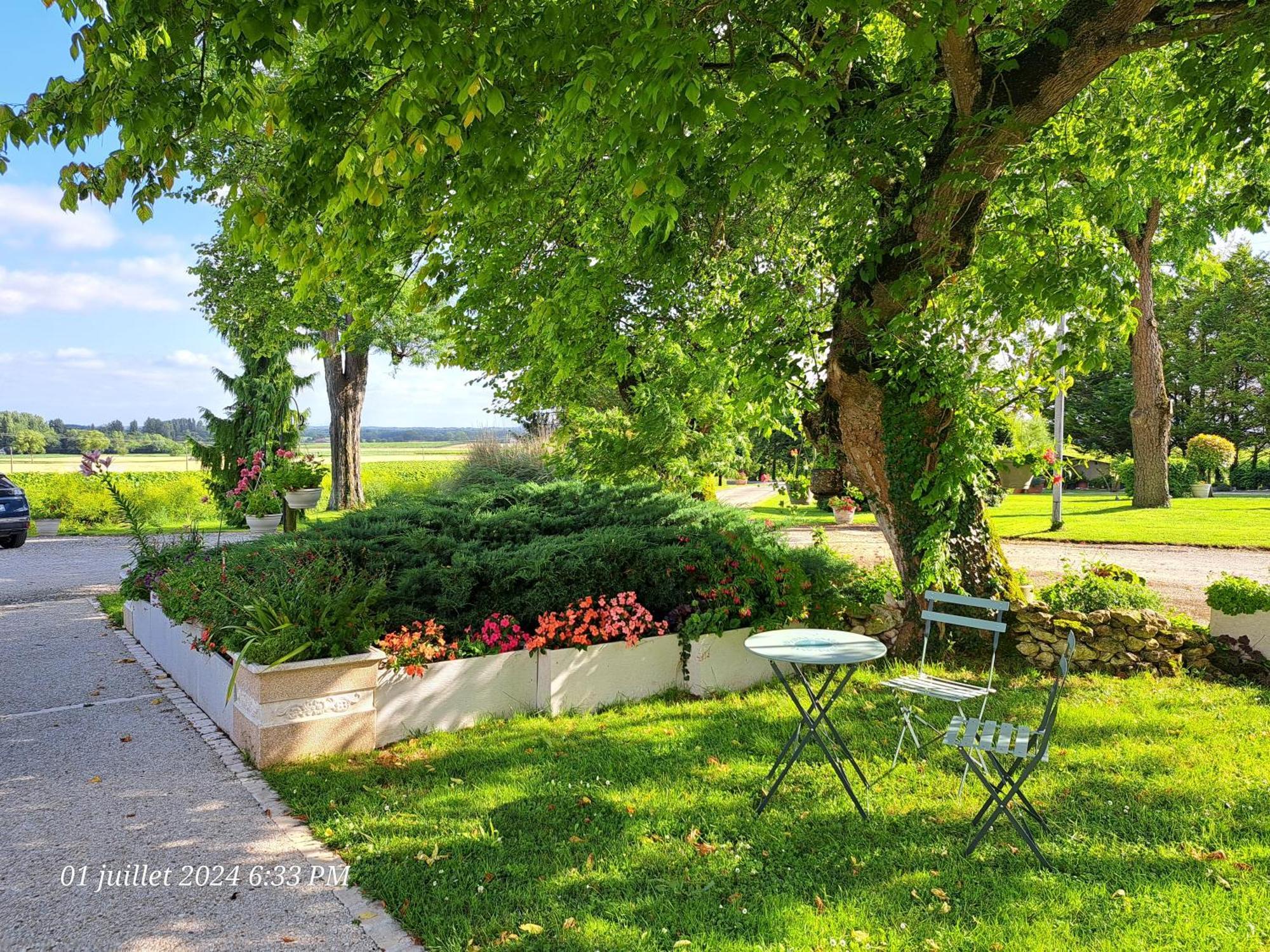 La Metairie Au Milieu Des Vignes Διαμέρισμα Réaux Εξωτερικό φωτογραφία